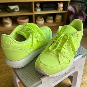 REEBOK SNEAKERS